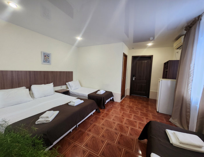 Номер 4-местный с балконом - Отель «Островок» Анапа