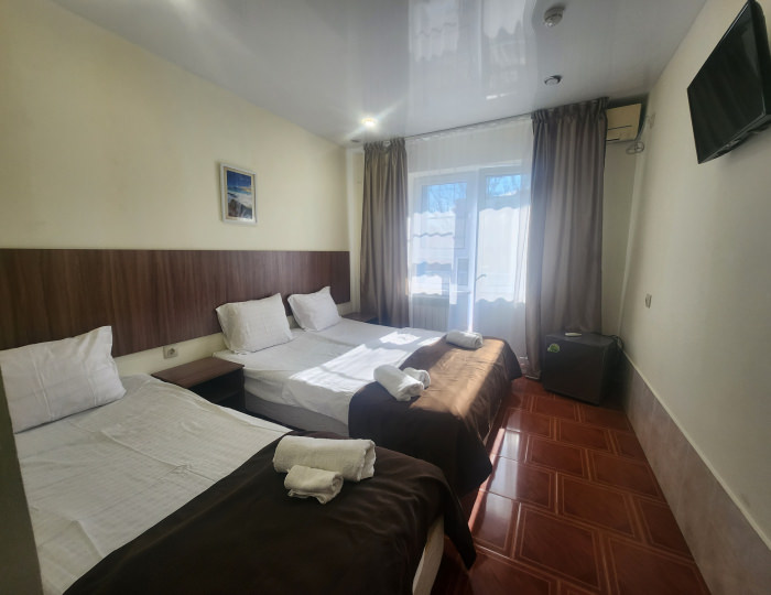 Стандартный 3-местный с балконом - Отель «Островок» Анапа